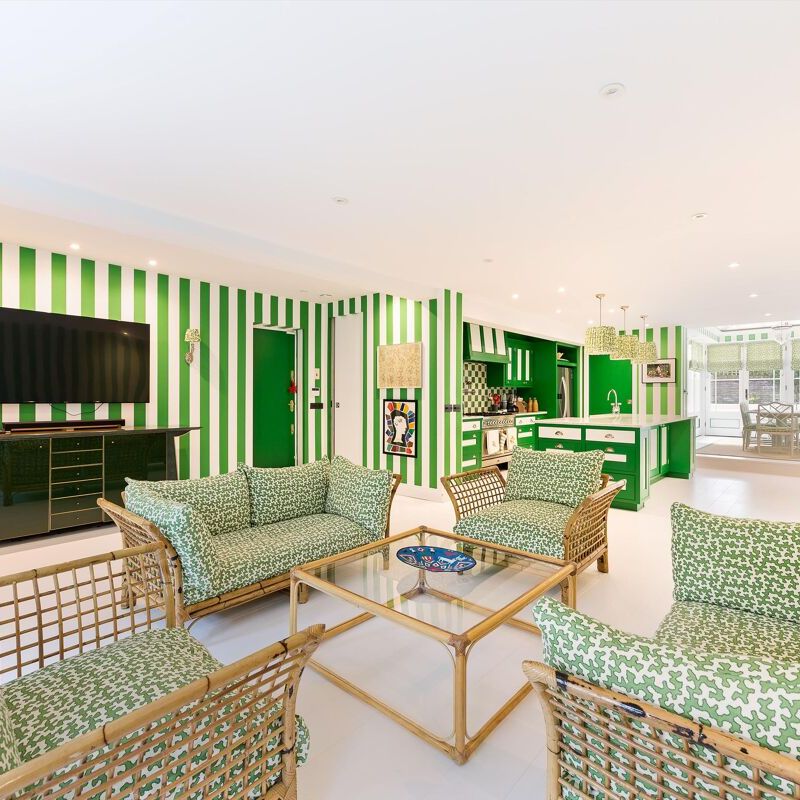 A beautiful family home set on this desirable street in the heart of Kensington. - Photo 1