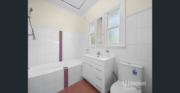 Cozy 3-Bedroom Home in Prime Location - Photo 1