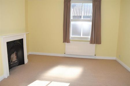 3 bedroom flat to rent - Photo 2