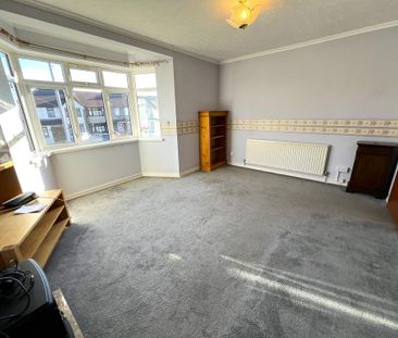 3 bedroom flat to rent - Photo 2