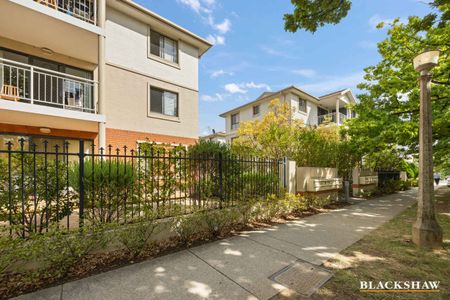 Sunny Two-Bedroom Retreat in the Heart of Braddon with... - Photo 2