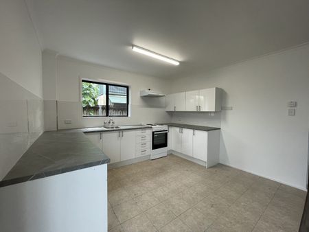 1/19 Brisbane Road, BIGGERA WATERS - Photo 3
