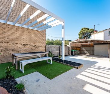 11R Woodland Street, Essendon VIC 3040 - Photo 5