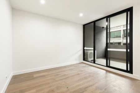 Modern Contemporary Apartment in the Highly Sought Location - Photo 4