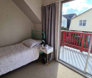 Epuni Living - Photo 2