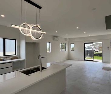 Stunning Three Bedroom Property - Photo 5