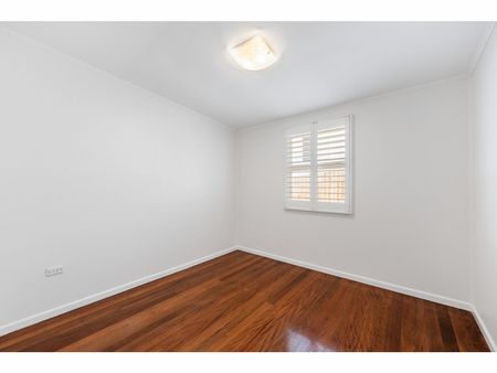 Charmingly Renovated High-side Corinda Home - Photo 4