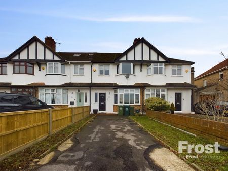 Clockhouse Lane, Ashford, Surrey,TW15 - Photo 4