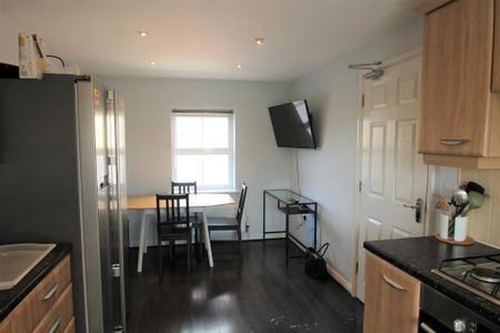 1 bedroom in a house share to rent - Photo 3