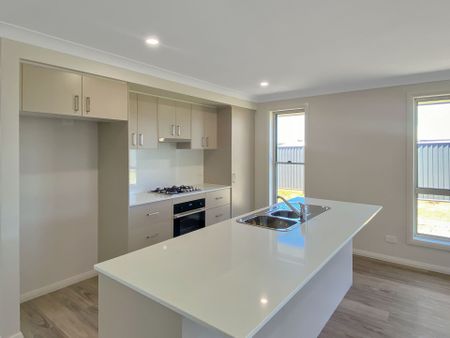 Four Bedroom Home in Popular Southlakes Estate - Photo 4