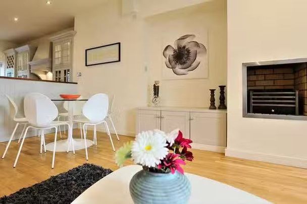 Adelaide Road - Photo 1