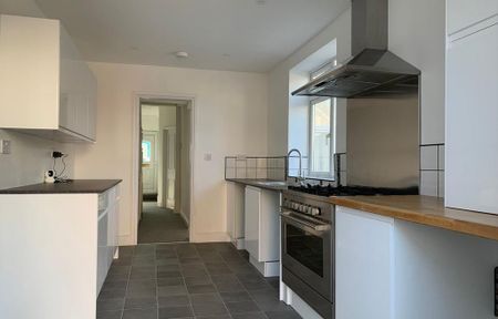 3 bedroom end of terrace house to rent - Photo 5