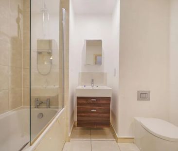 Contemporary Two-Bedroom Apartment with Balcony and Secure Parking - Photo 3