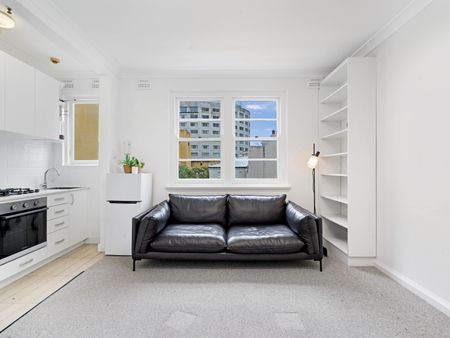 Light Filled One Bedroom - Photo 2