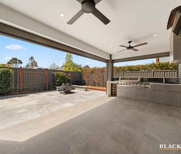 Executive Family Luxury in the Heart of Googong - Photo 5