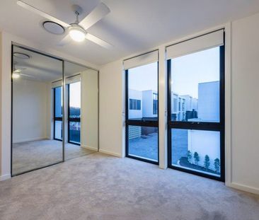 Spacious modern townhouse in the heart of Carindale - Photo 3