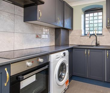 1 bed Flat To Let - Photo 1