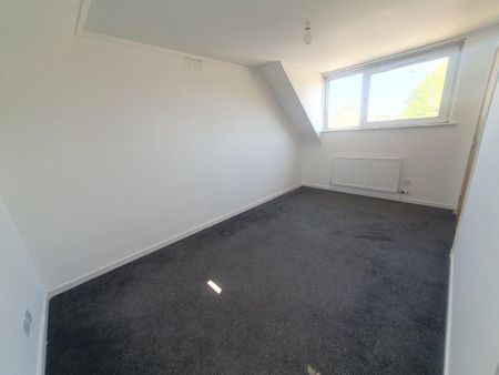 2 bedroom semi-detached house to rent - Photo 3