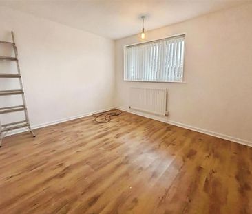 3 bedroom detached house to rent - Photo 4