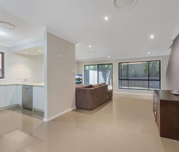 Stylish 3 Bedroom Townhouse in Glenmore Park - Photo 3