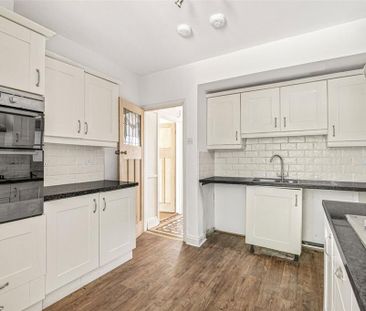 3 bedroom semi-detached house to rent - Photo 6
