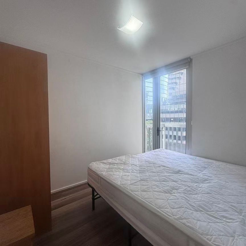Prime Location Apartment in the Heart of Melbourne - Photo 1