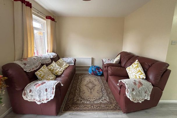 3 bedroom end of terrace house to rent - Photo 1