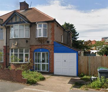 Tolworth Rise North, Surbiton KT5, London - Photo 1