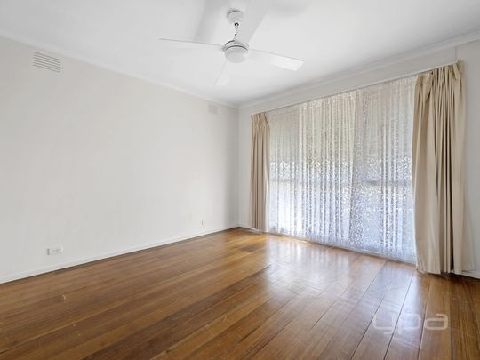 3 BEDROOM FAMILY HOME - Photo 1