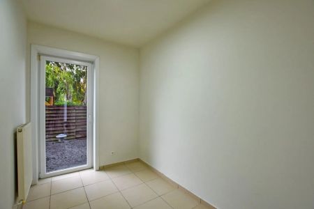 Gelijkvloersappartement met 2 slaapkamers (71 m²) met ruim terras (40 m²) en parkeerplaats te Nieuwpoort. - Photo 2