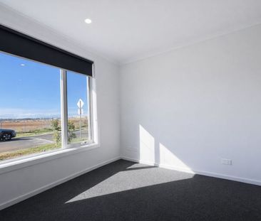 21 Goodwin Street, Thornhill Park VIC 3335 - Photo 1