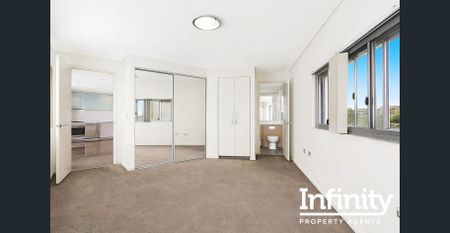 MODERN TWO-BEDROOM APARTMENT IN STRATHFIELD - Photo 2