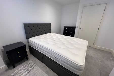 Sloane House - Photo 3