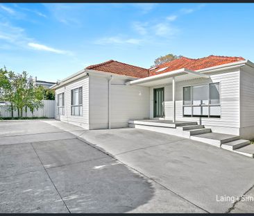 Modern Four-Bedroom Home in a Convenient Merrylands Location - Photo 3