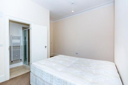 3 bedroom flat to rent - Photo 3