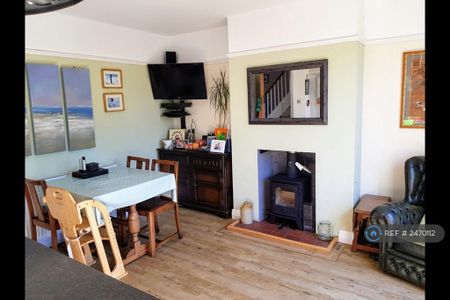 3 bedroom semi-detached house to rent - Photo 3