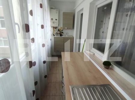 Apartament 3 camere, 67 mp, zona 1 Mai - Fotografie 3
