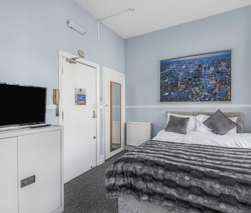 Castletown Road, London, W14 - Photo 3