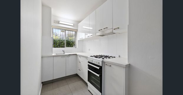 Updated Ground Floor Two-Bedroom Apartment - Photo 1