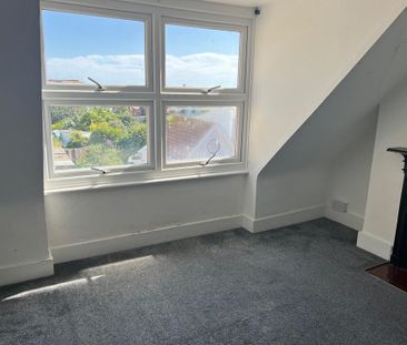 3 bedroom flat to rent - Photo 3