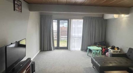 A Stroll to Cafes & Shops - Photo 2