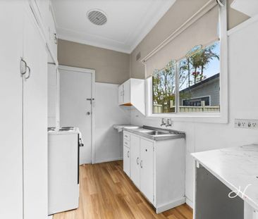 COASTAL CONVENIENCE WITH COMFORTABLE LIVING - Photo 1