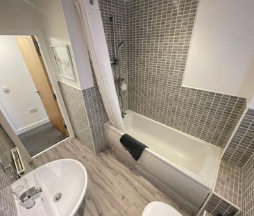 3 bedroom ground floor flat to rent - Photo 4