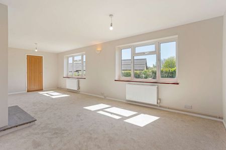 A beautifully refurbished cottage with far reaching views of the Hampshire countryside. *Please Note - We are aware that there is planning in the local vicinity https://pophamlogistics.co.uk - Photo 5