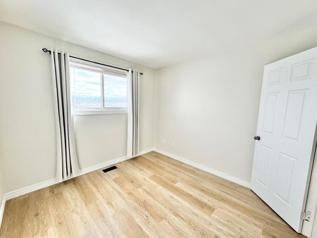 For Lease - 221 First Road, Hamilton, Ontario - Photo 5