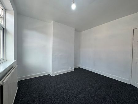 3 Bed Terraced House, Rolleston Street, LE5 - Photo 2