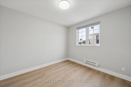 251 Simcoe Street S #204 - Photo 2