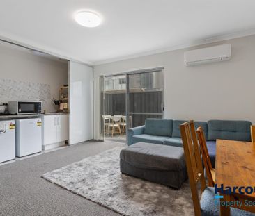Stylish 1 Bedroom Apartment in Cannington - Photo 2