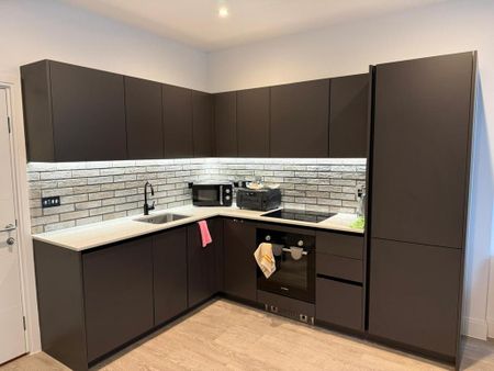 1 bedroom in a flat share to rent - Photo 5