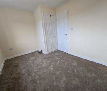 2 bedroom end of terrace house to rent - Photo 4